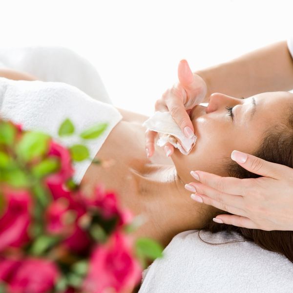 伊勢のBeauty Wandはフェイシャルでたるみの改善を促します